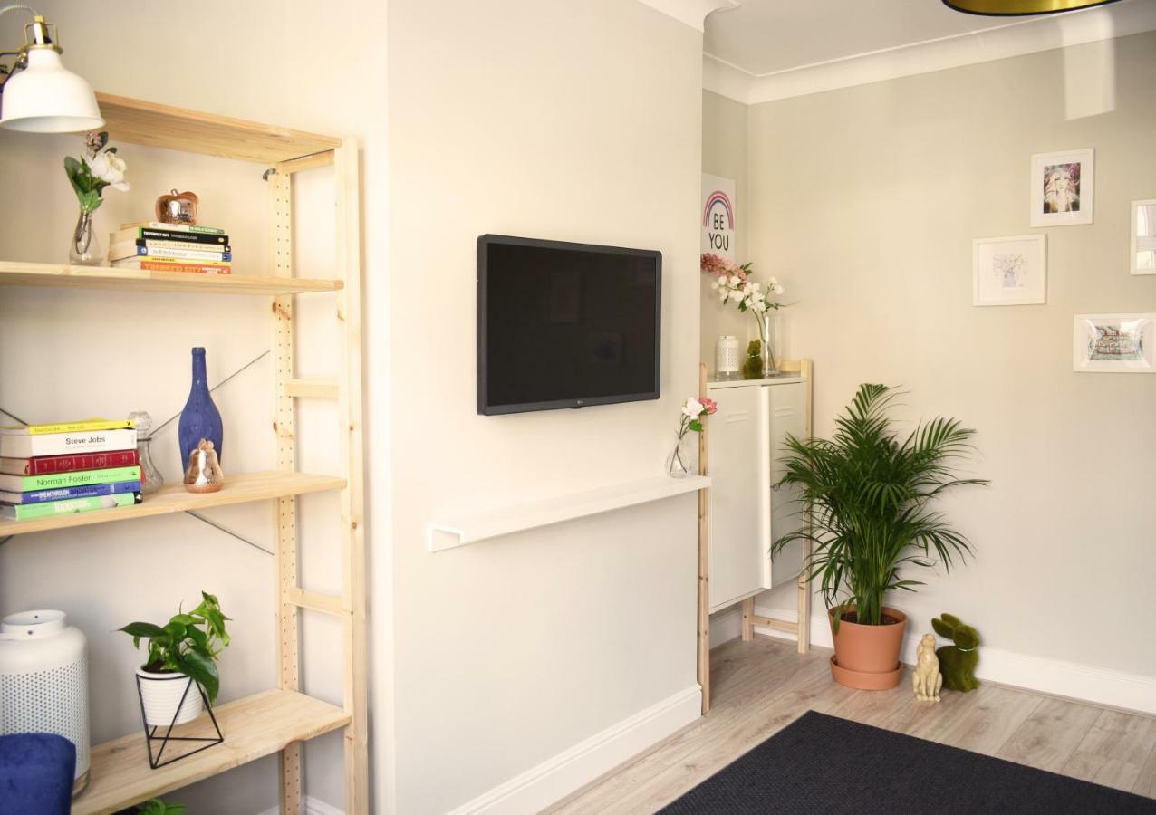 Charming Three Bed Home Near City Centre And Hospital 사우샘프턴 외부 사진