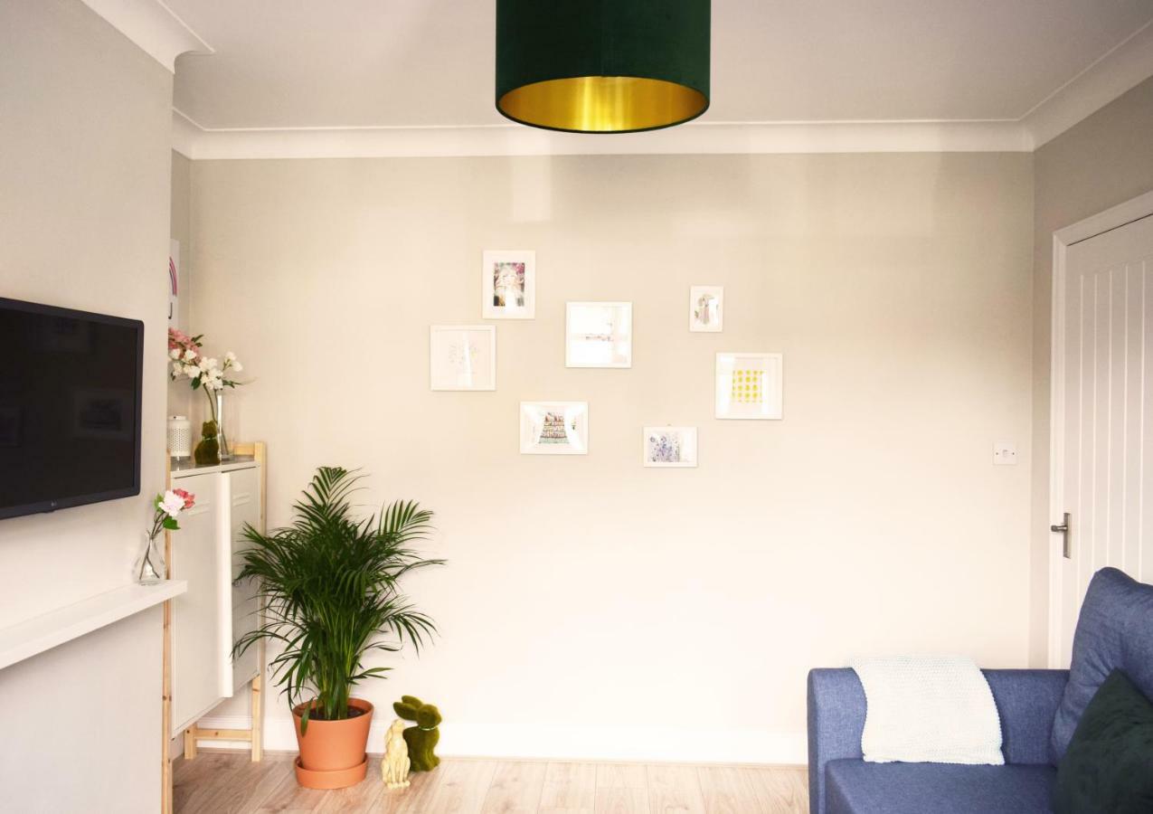 Charming Three Bed Home Near City Centre And Hospital 사우샘프턴 외부 사진